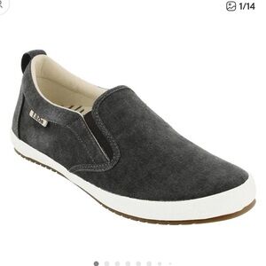 Taos-Dandy charcoal Slip-On sneakers women’s size 9.5